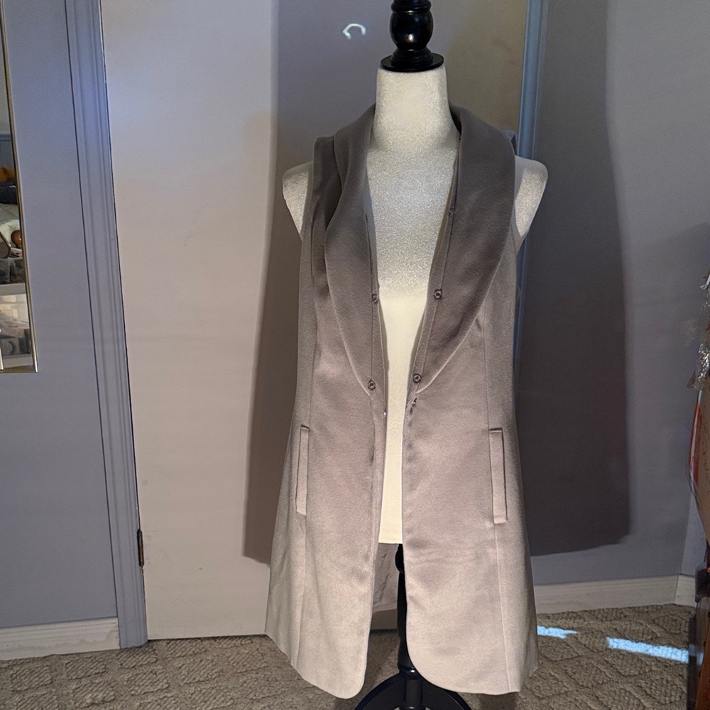GUESS Gray Women's Sleeveless Coat (vest)